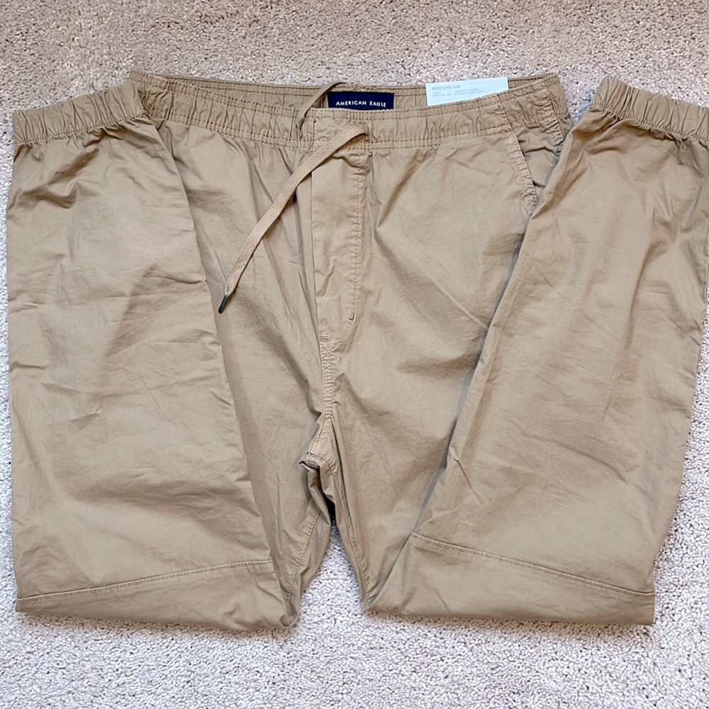 NWT MENS AMERICAN EAGLE TAN JOGGERS MT